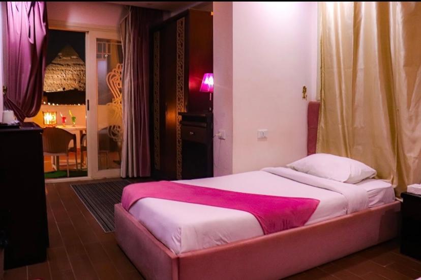Perfect Pyramids View Bed & Breakfast